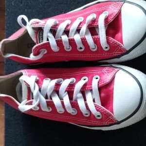 All Star Converse Red  men 5.5 women's 7.5